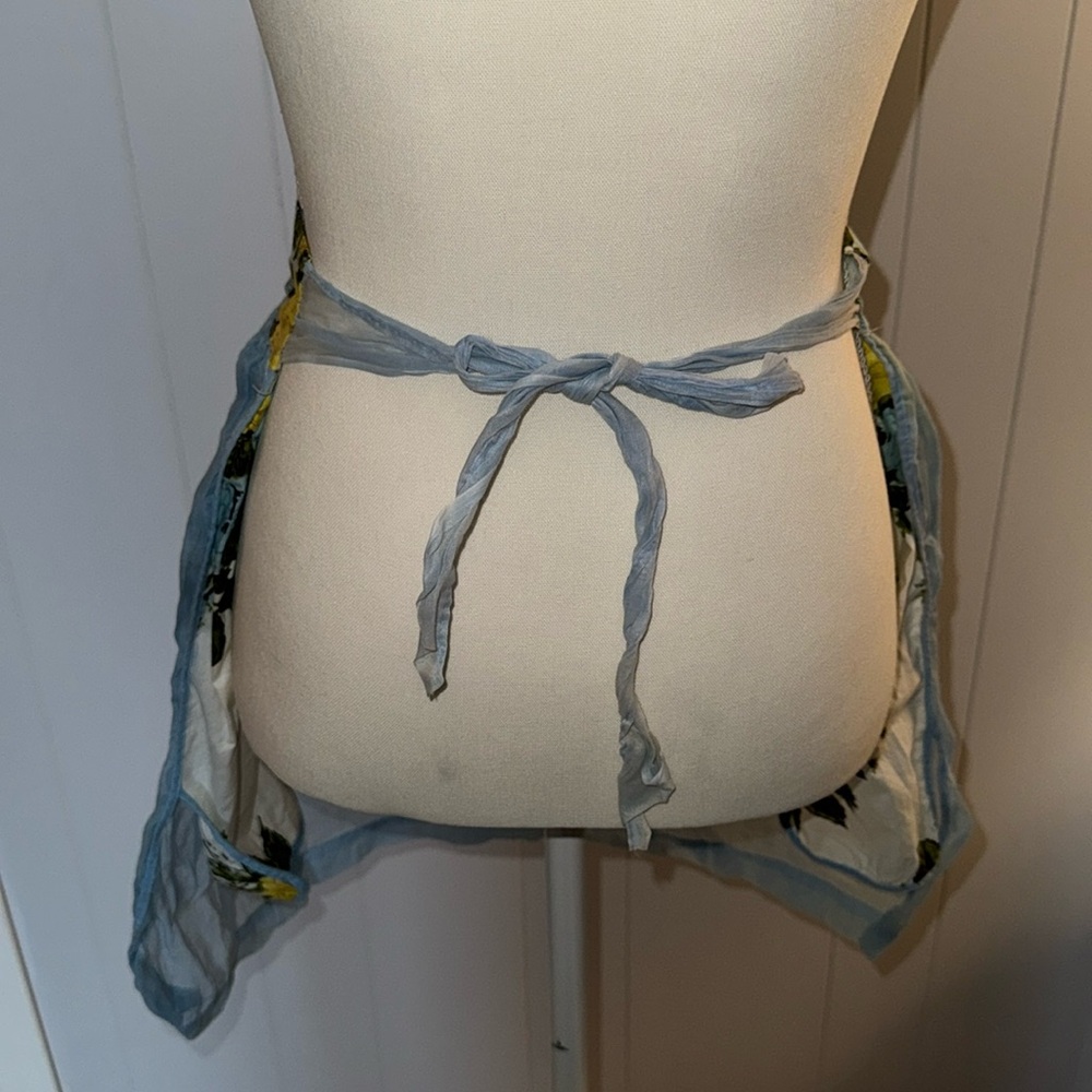 Vintage Cottagecore Floral and Sheer Apron - Picture 5 of 7